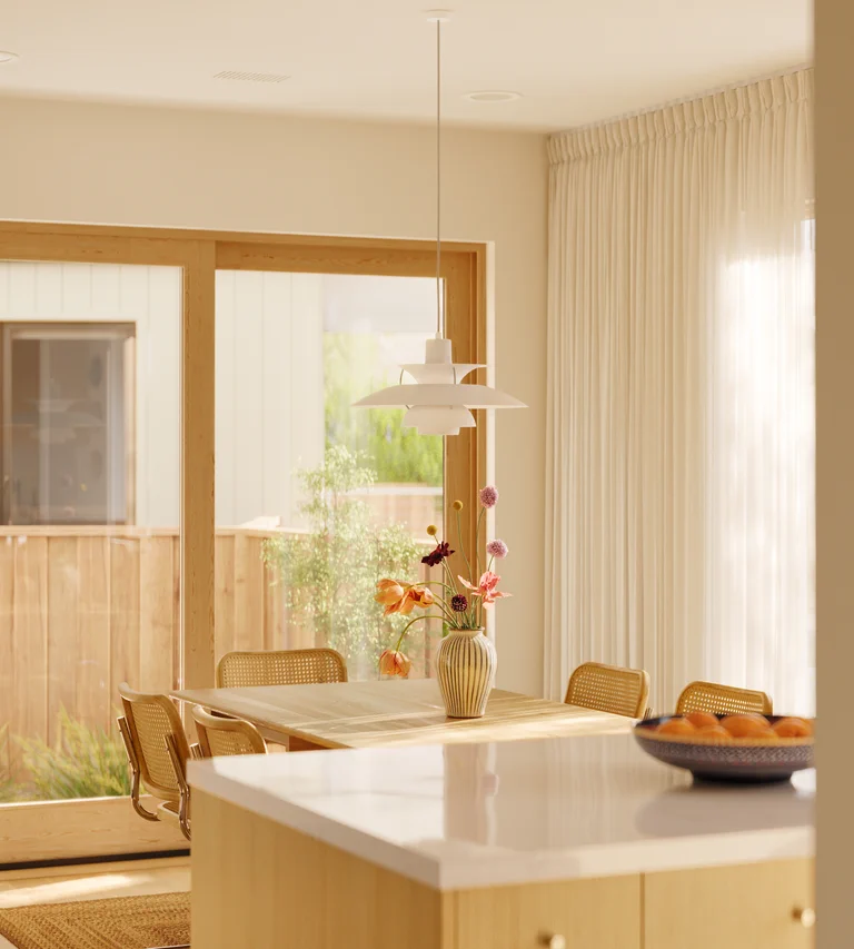 Kitchen & dining area